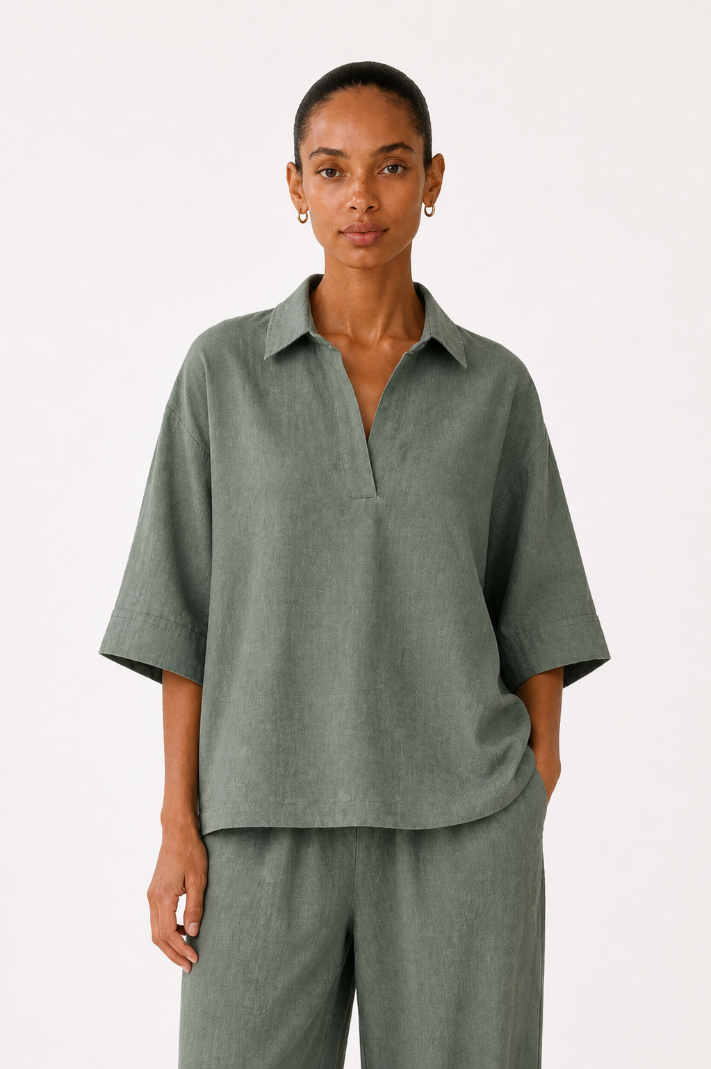 SHORT-SLEEVE LINEN BLOUSE